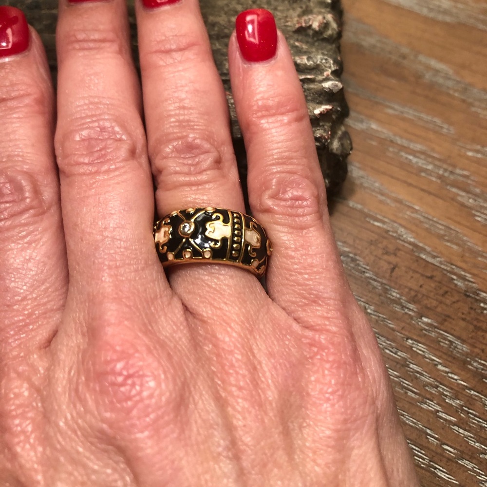 Lauren G Adams ring Horse Design band ring